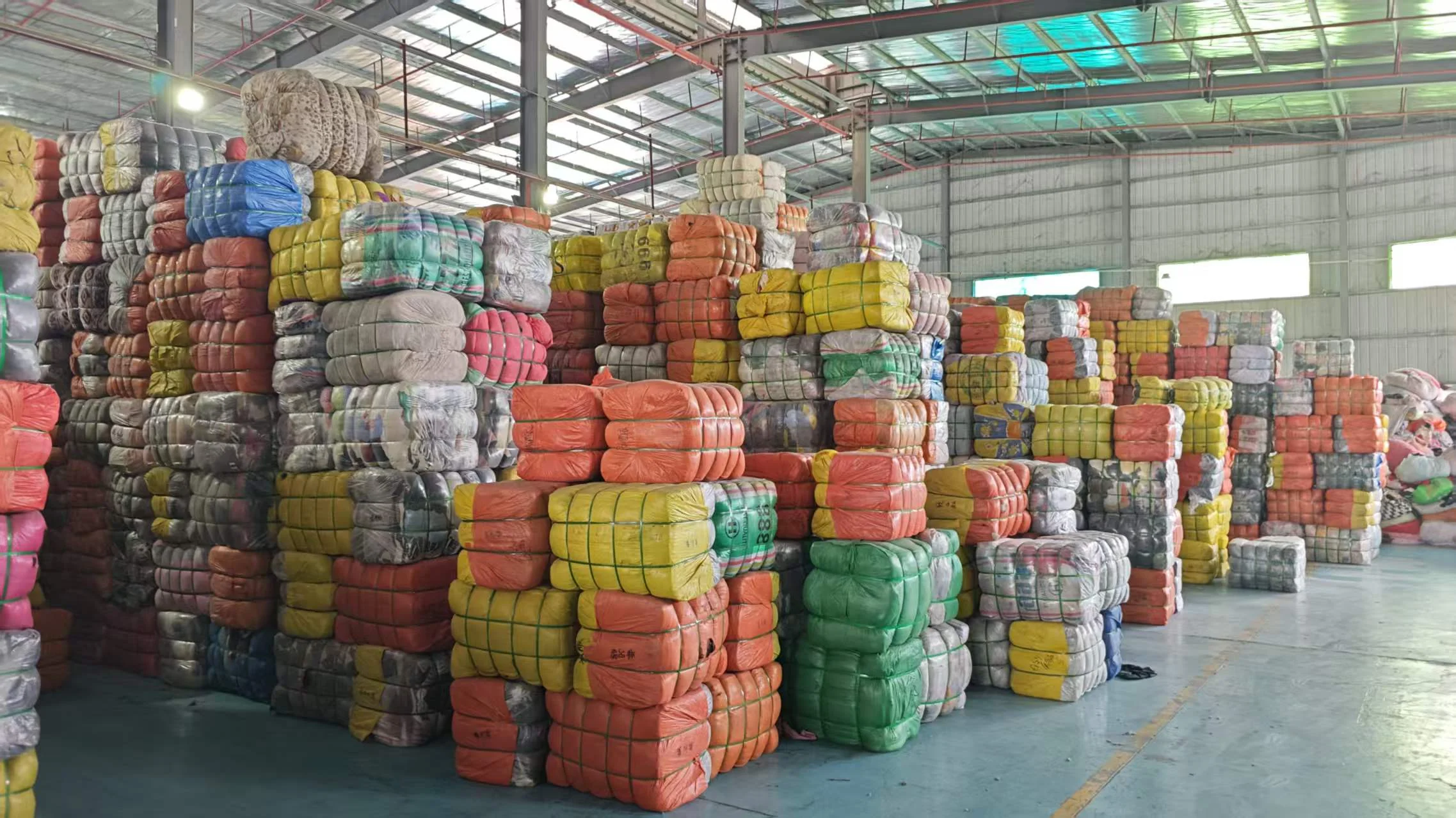 Stable warehouse inventory for used clothes supply